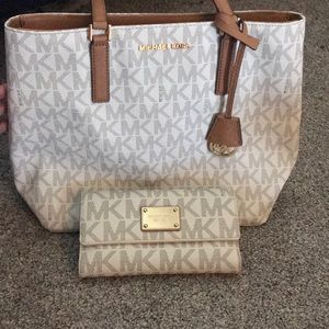 Micheal Kors Wallet and Purse